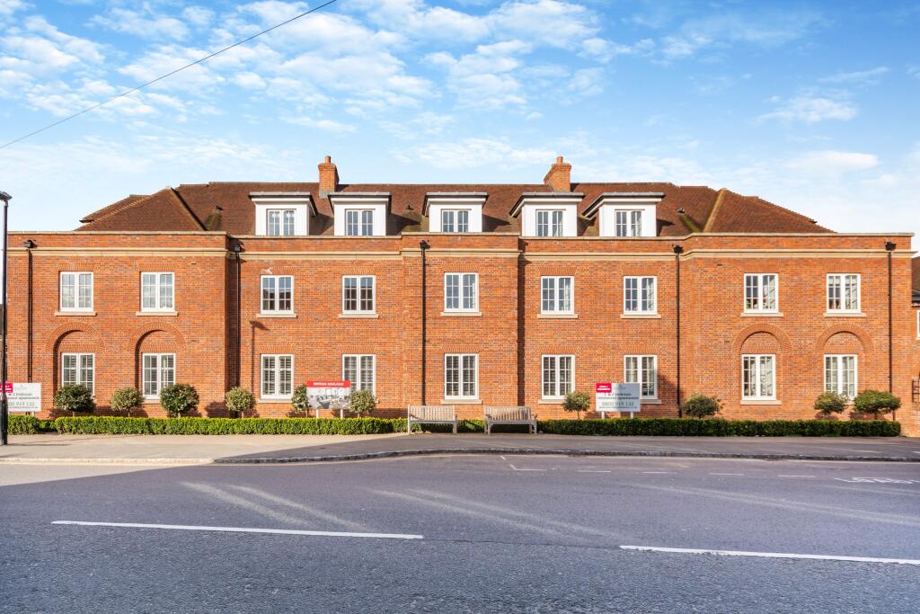 2 bedroom retirement property for sale in The Broadway, Amersham, HP7