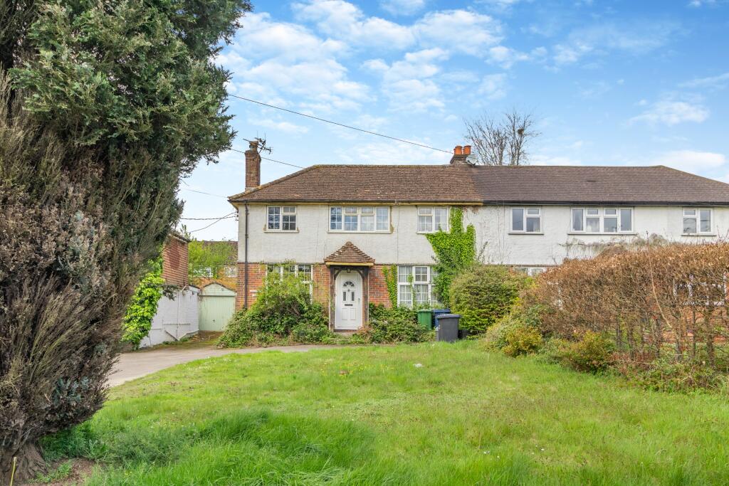 3 bedroom semidetached house for sale in Stanley Hill Amersham, HP7