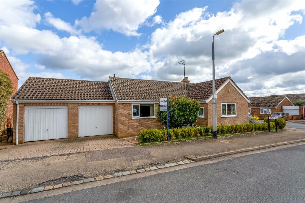 3 bedroom bungalow for sale in Aragon Road, Ampthill, Bedfordshire, MK45