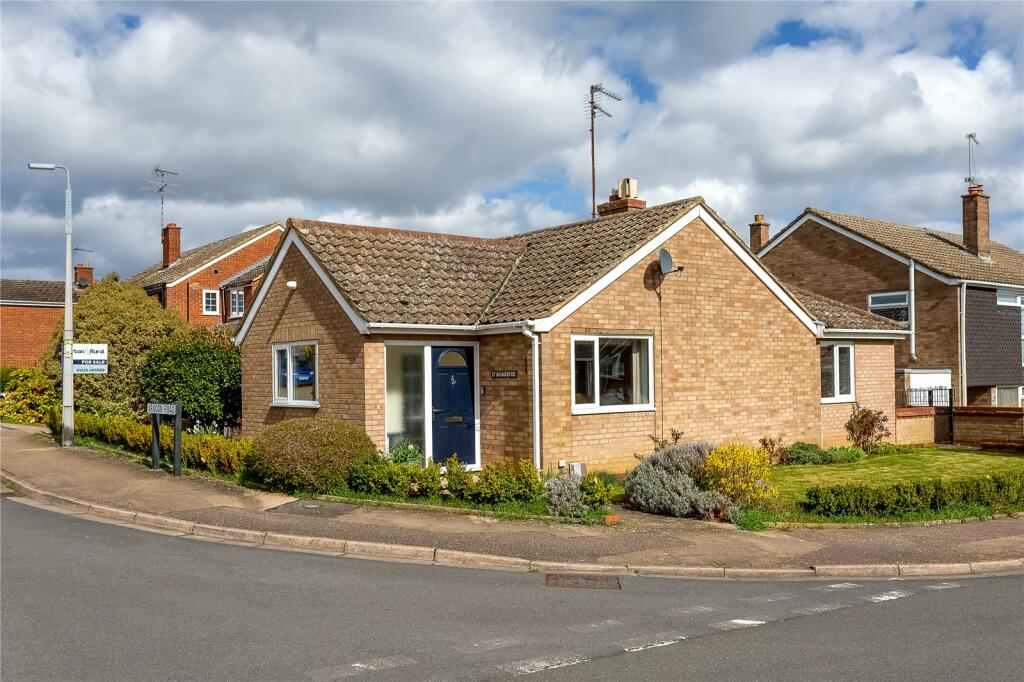 3 bedroom bungalow for sale in Aragon Road, Ampthill, Bedfordshire, MK45