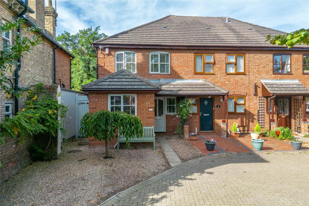 4 bedroom end of terrace house for sale in Flitwick Road, Ampthill, Bedfordshire, MK45