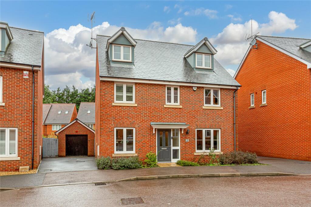 5 bedroom detached house for sale in Rye Field, Ampthill, Bedfordshire