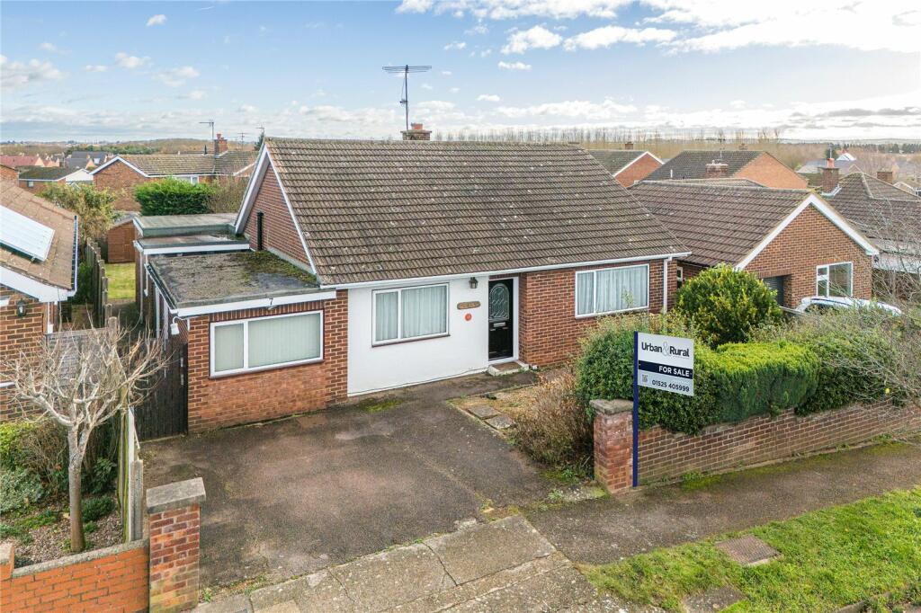 3 Bedroom Bungalow For Sale In Fallowfield Ampthill Bedfordshire Mk45