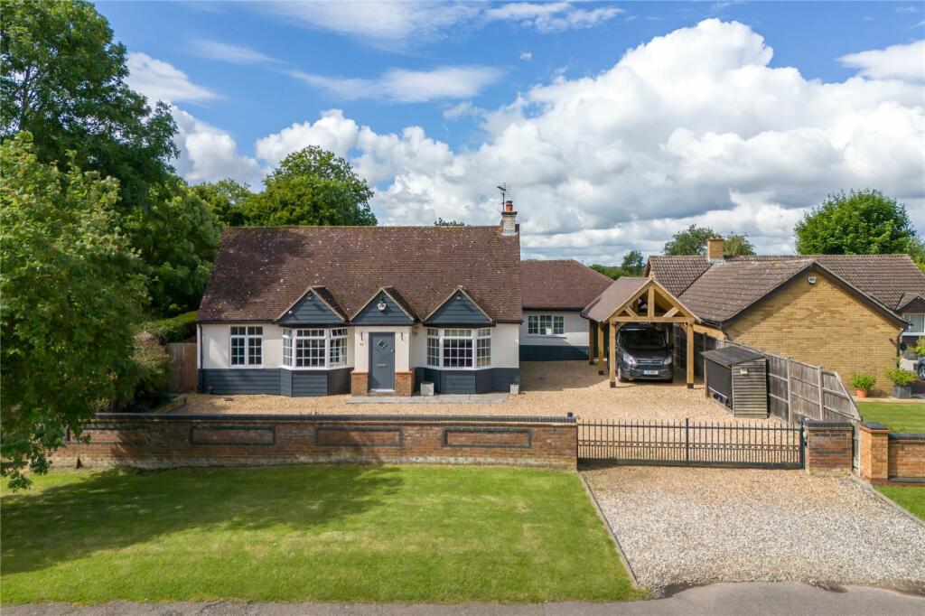 5 bedroom bungalow for sale in Bedford Road, Wilstead, Bedfordshire, MK45