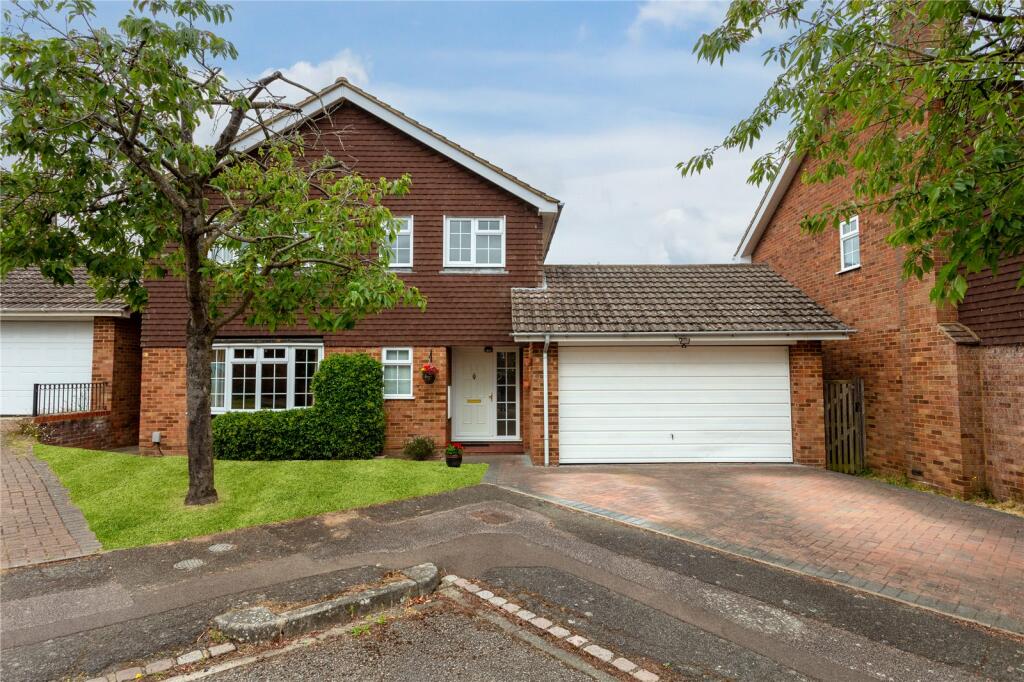 4 bedroom detached house for sale in Andrews Close, Maulden