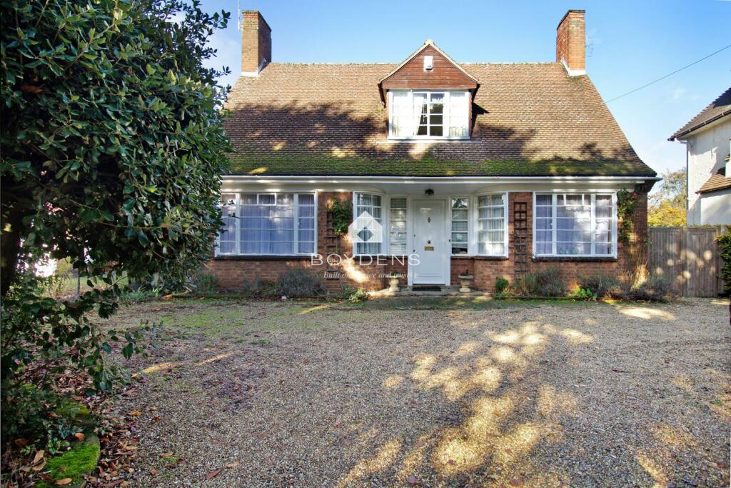 4 bedroom detached house for sale in Lexden, Colchester, CO3