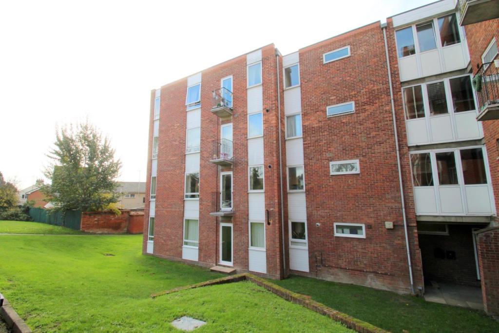 2 bedroom flat for sale in Bentleigh Court, Greenstead Road, Colchester