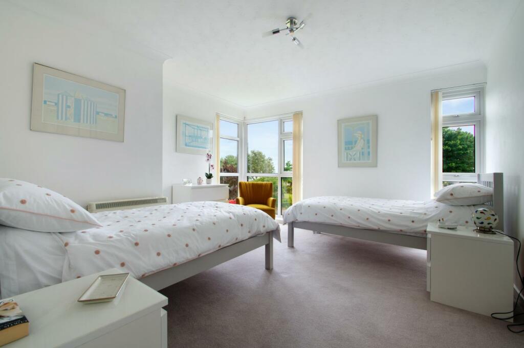 Additional property image - Forres, Frinton on Sea