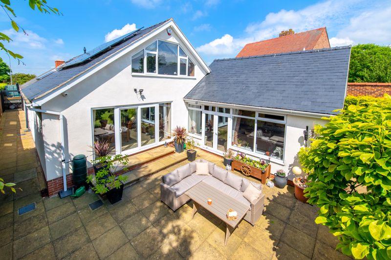 5 bedroom detached house for sale in Glenavondale, Lincoln Road