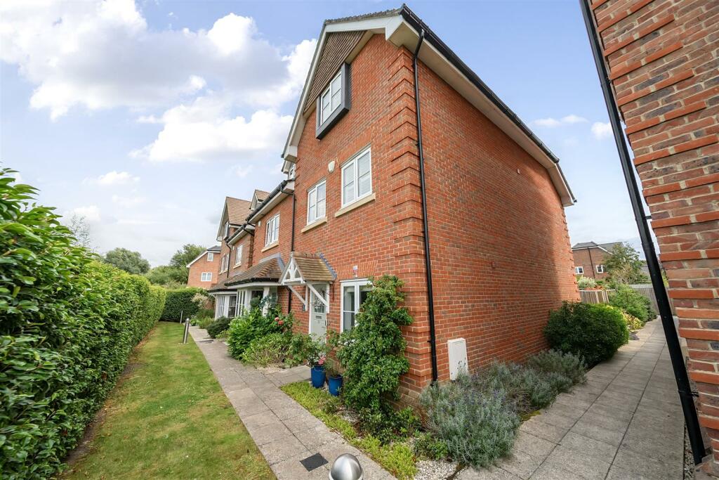 Main image of property: Snowdrop Gardens, Woodley, Reading