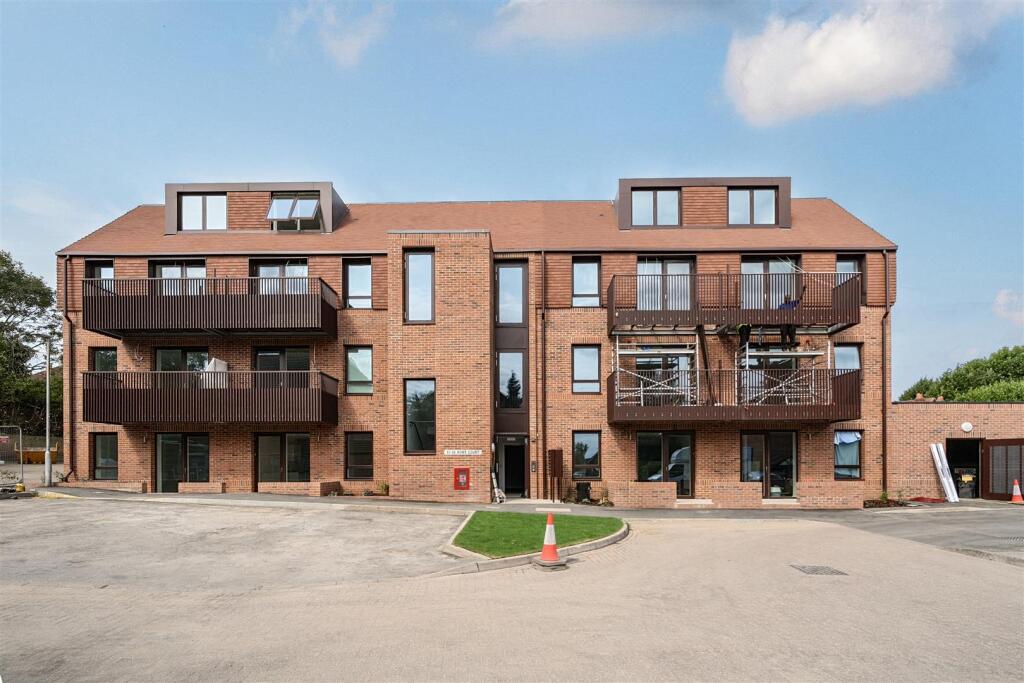Main image of property: Grovelands Road, Reading, Berkshire