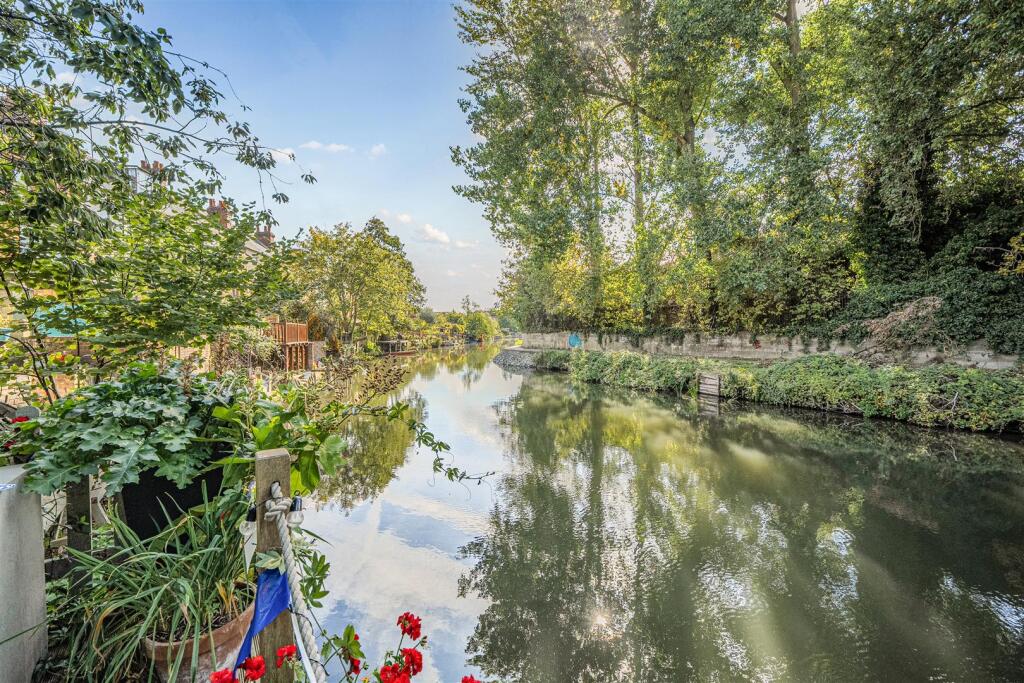 Main image of property: Elgar Road, Reading, Berkshire
