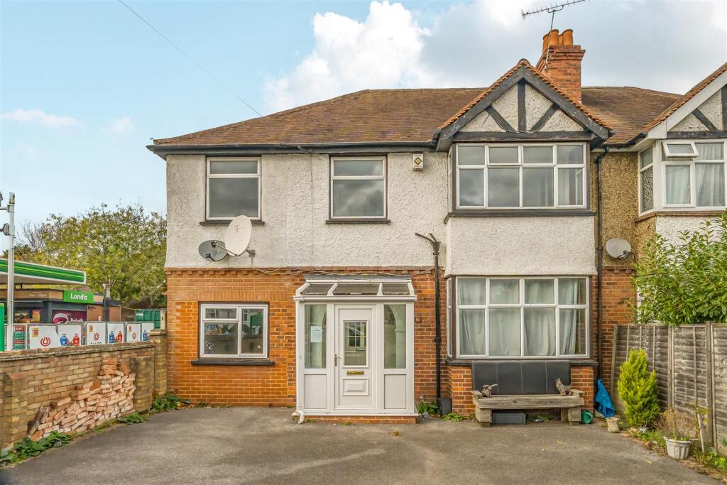 Main image of property: Henley Road, Reading, Berkshire