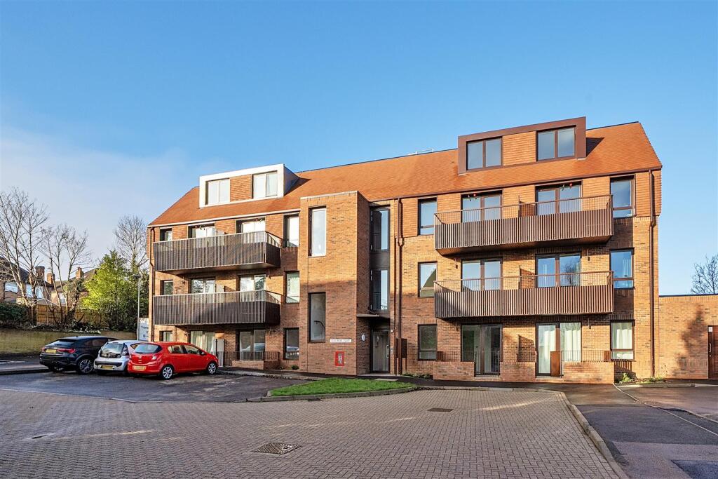 Main image of property: Rowe Court, Grovelands Road, Reading