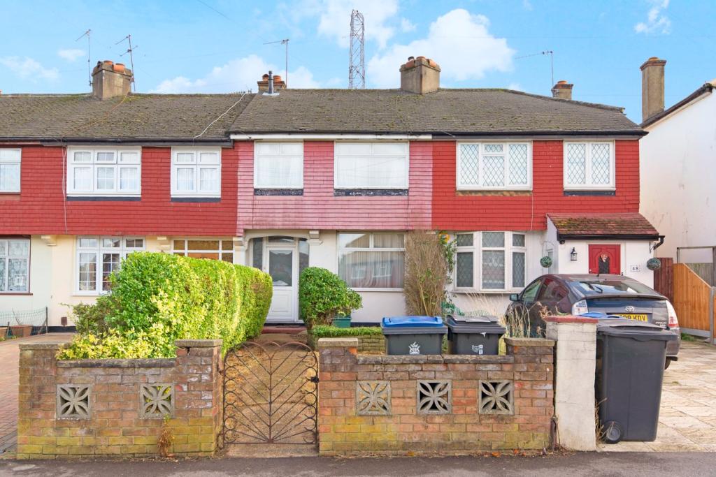 2 bedroom terraced house for sale in Knollmead, Surbiton, KT5