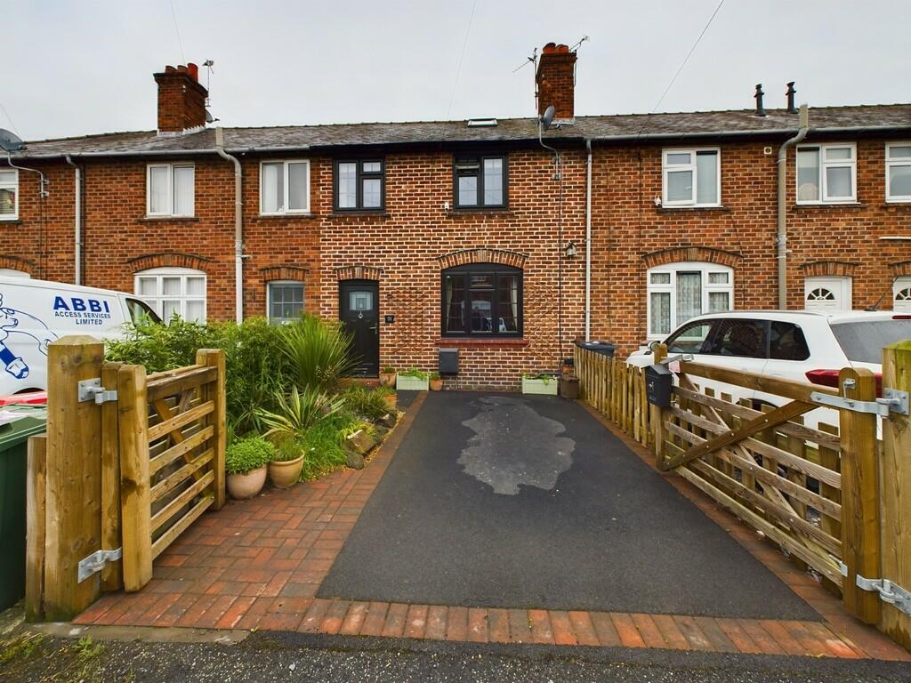 3 bedroom terraced house for sale in Meadows Place, Handbridge, CH4