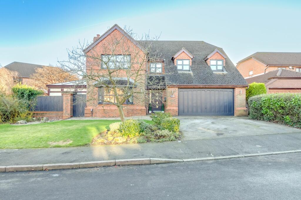 4 bedroom detached house for sale in Pilgrims Way, Standish, WN6