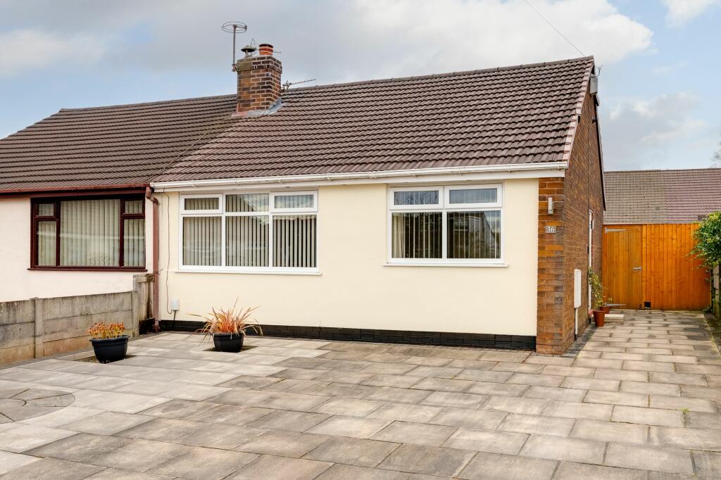 2 bedroom semidetached bungalow for sale in Beechwood Avenue