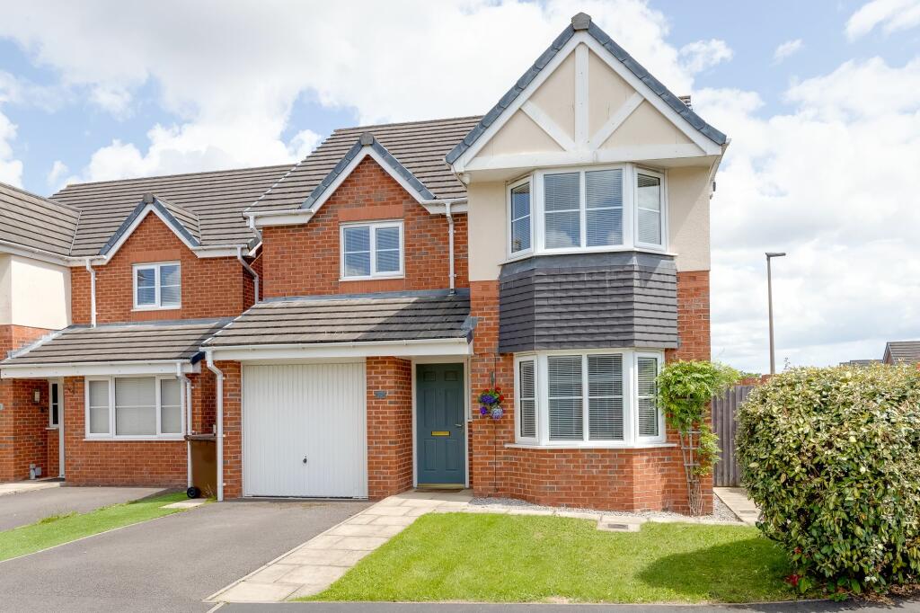 4 bedroom detached house for sale in Aldwyn Close, Wigan, WN3