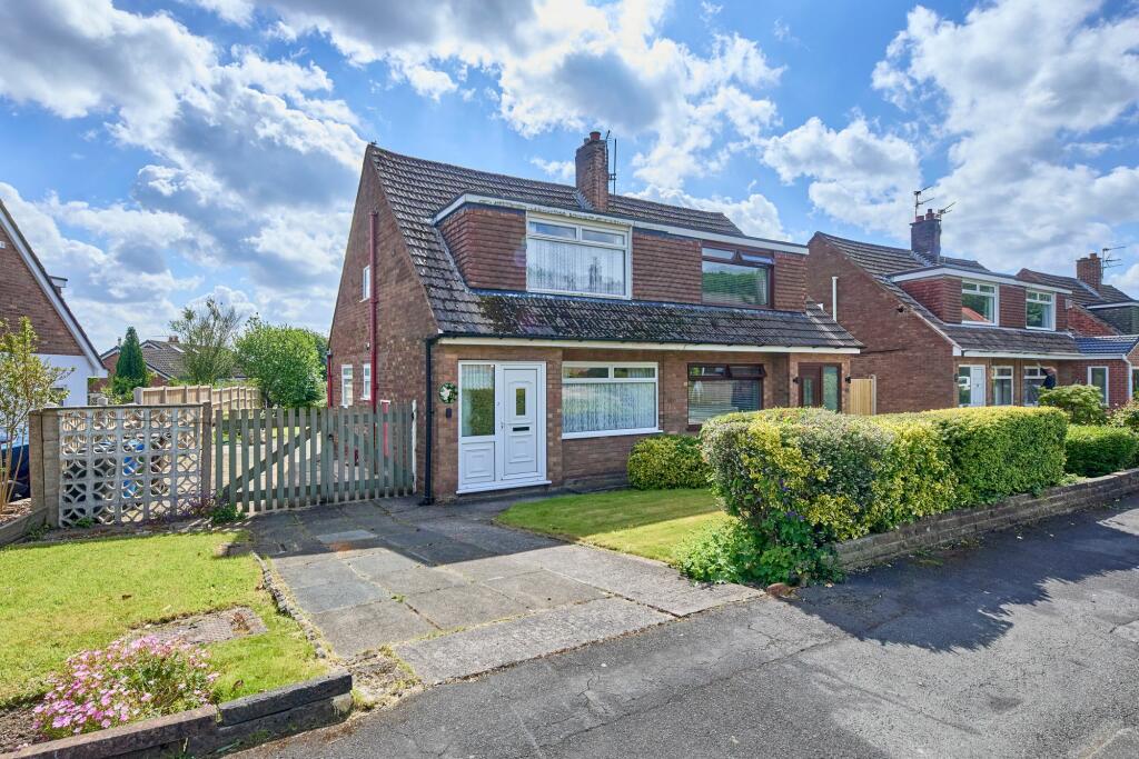 3 bedroom semidetached house for sale in Hullet Close, Appley Bridge, WN6