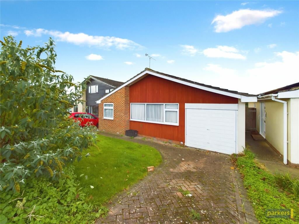 2 bedroom bungalow for sale in Wessex Gardens, Twyford, Reading