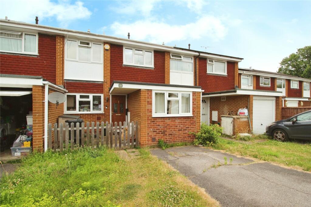 3 bedroom terraced house for sale in Mendip Close, Charvil, Reading