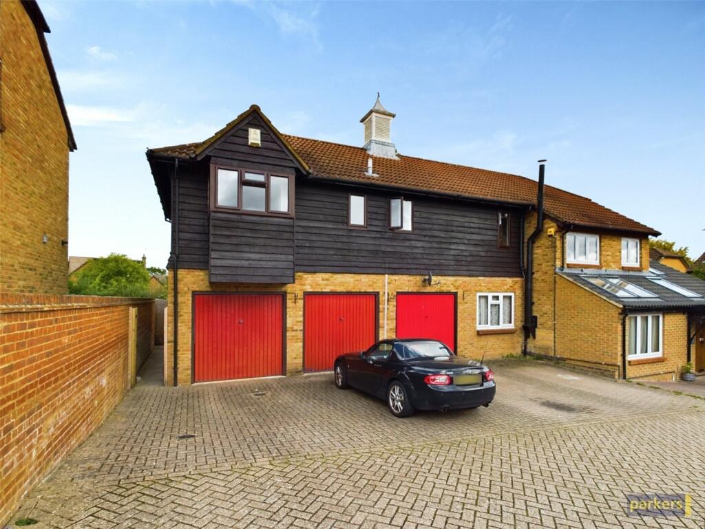 2 bedroom apartment for sale in Broad Hinton, Twyford, Reading