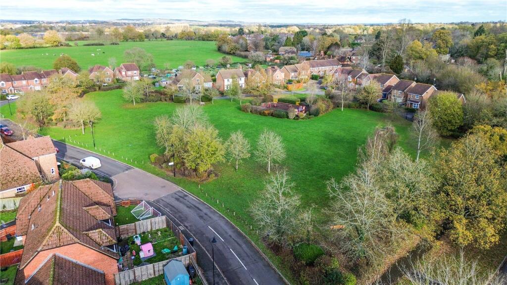 Main image of property: Martineau Lane, Hurst, Reading, Berkshire, RG10