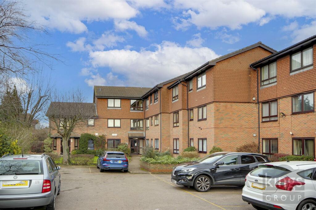 1 bedroom retirement property for sale in Glyn Road, Enfield, EN3