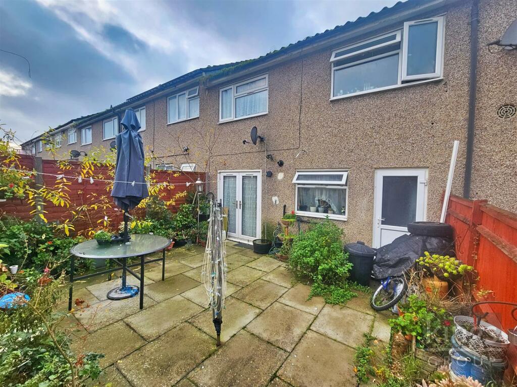 Additional property image - Joyners Field, Harlow