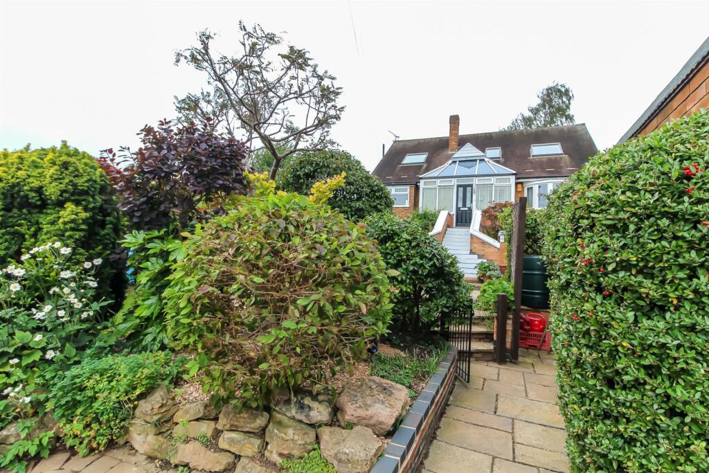 4 bedroom detached bungalow for sale in Hilton Road, Mapperley, Nottingham, NG3
