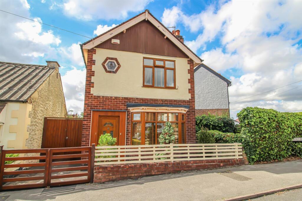 2 bedroom detached house for sale in Thorney Hill, Thorneywood
