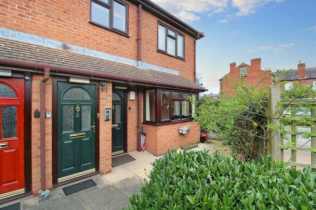 1 bedroom flat for sale in Manor Green Walk, Carlton, Nottingham, NG4