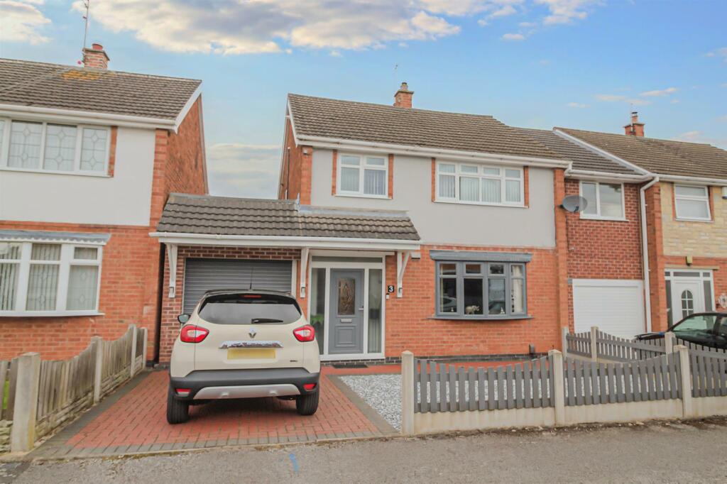 3 bedroom detached house for sale in Ascot Drive, Hucknall, Nottingham