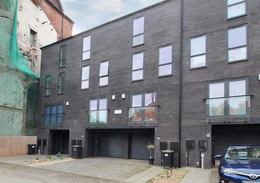 4 bedroom terraced house