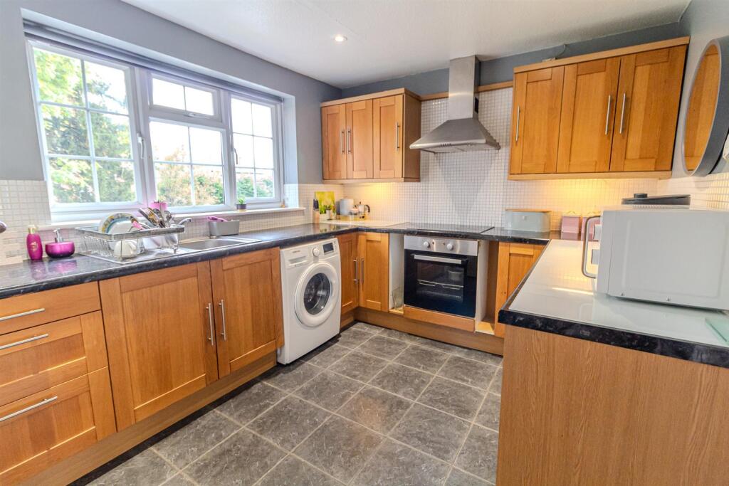 Main image of property: Mansfield Road, Mapperley Park, Nottingham