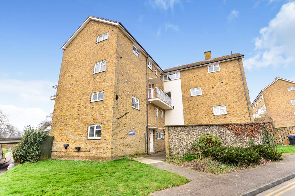 2 bedroom flat for rent in Whitehall Close, Canterbury, Kent, CT2