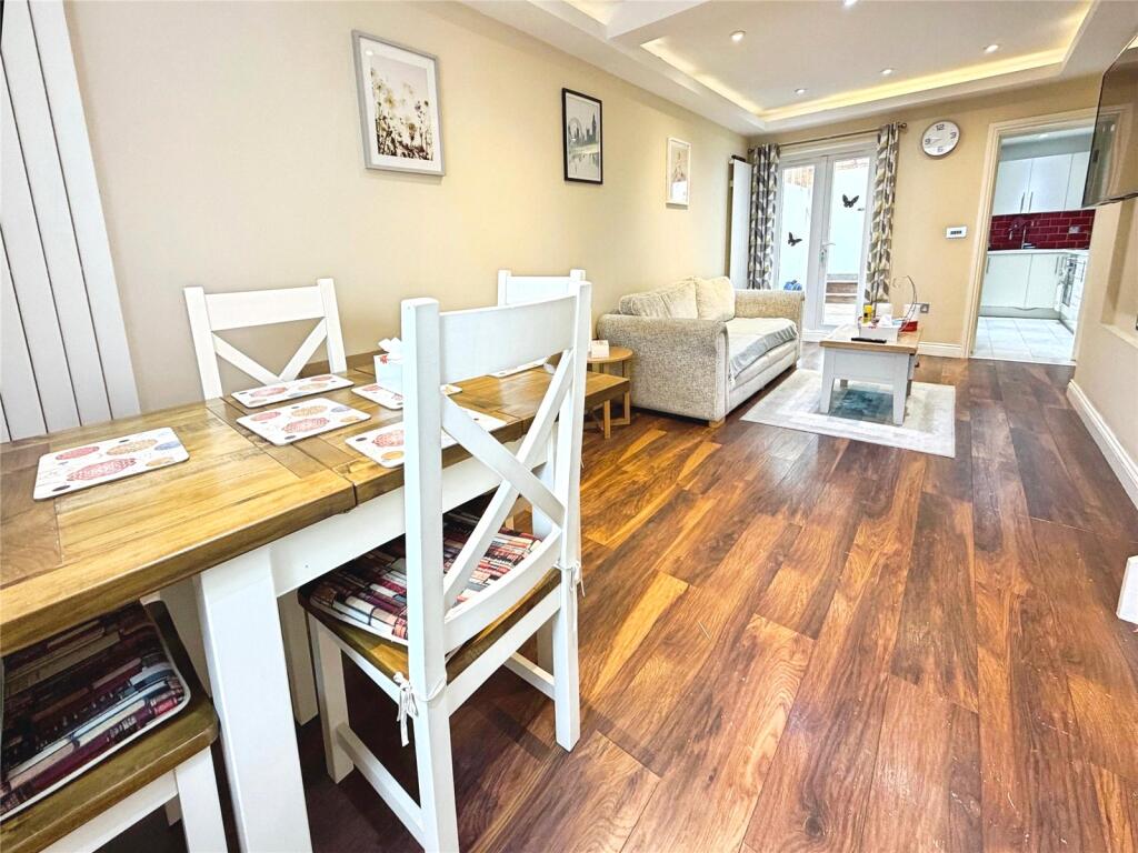 Main image of property: Luton Road, Chatham, Kent, ME4