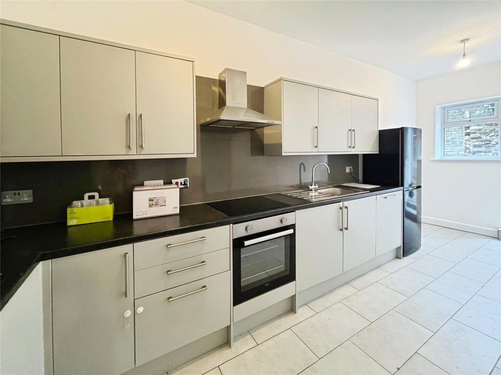 Main image of property: Luton Road, Chatham, Kent, ME4