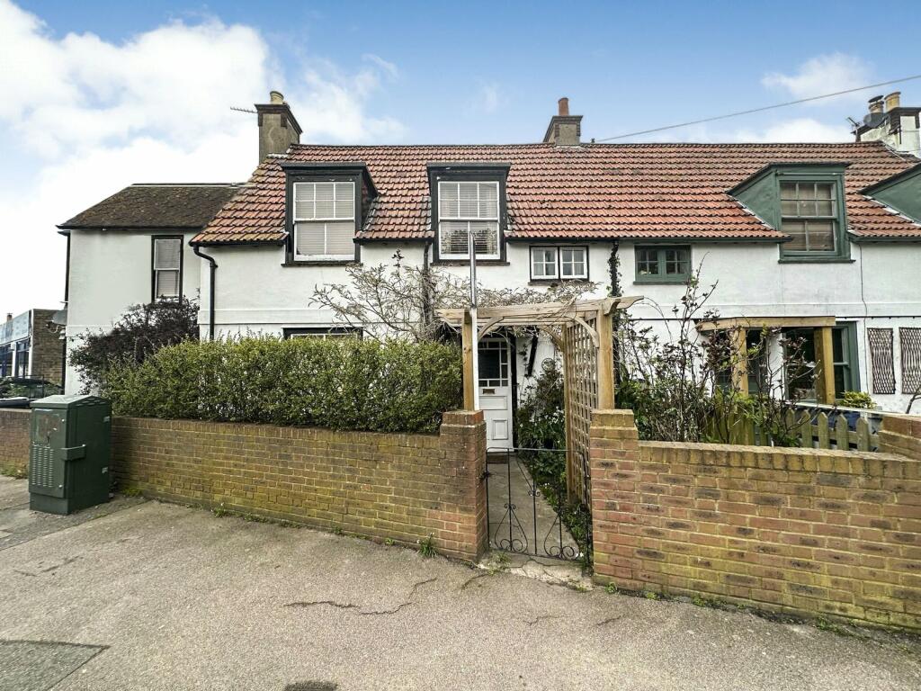 4 bedroom end of terrace house for rent in Mill Road, Deal, Kent, CT14