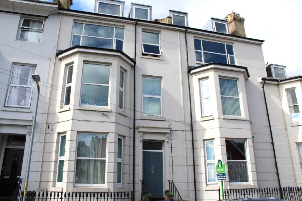 2 bedroom flat for rent in Cambridge Road, Walmer, Deal, CT14