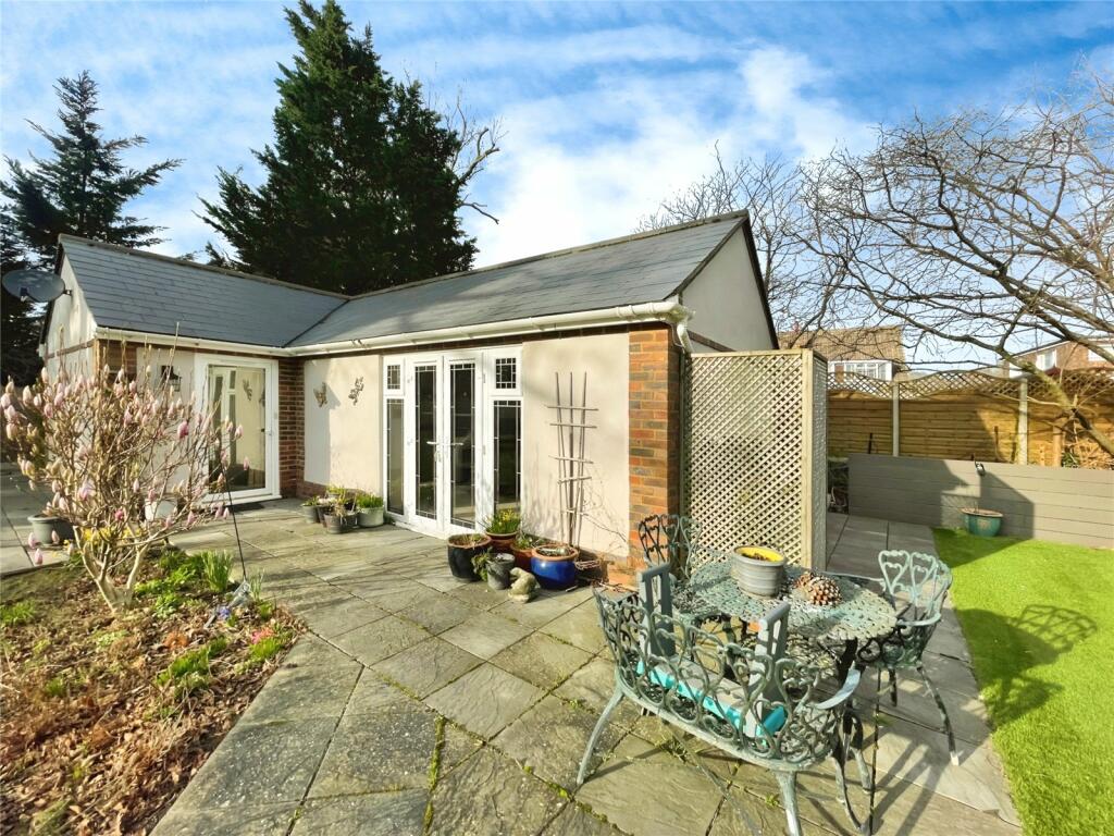 1 bedroom bungalow for rent in View Road, Cliffe Woods, Rochester, Kent, ME3