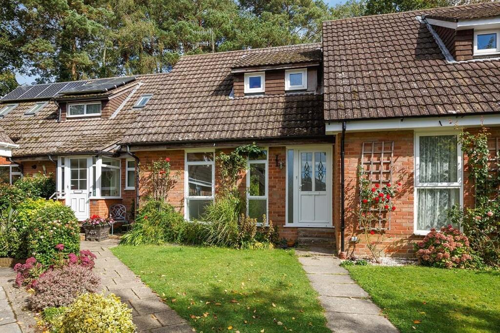 Main image of property: Batchelors, Pembury, Tunbridge Wells, Kent, TN2