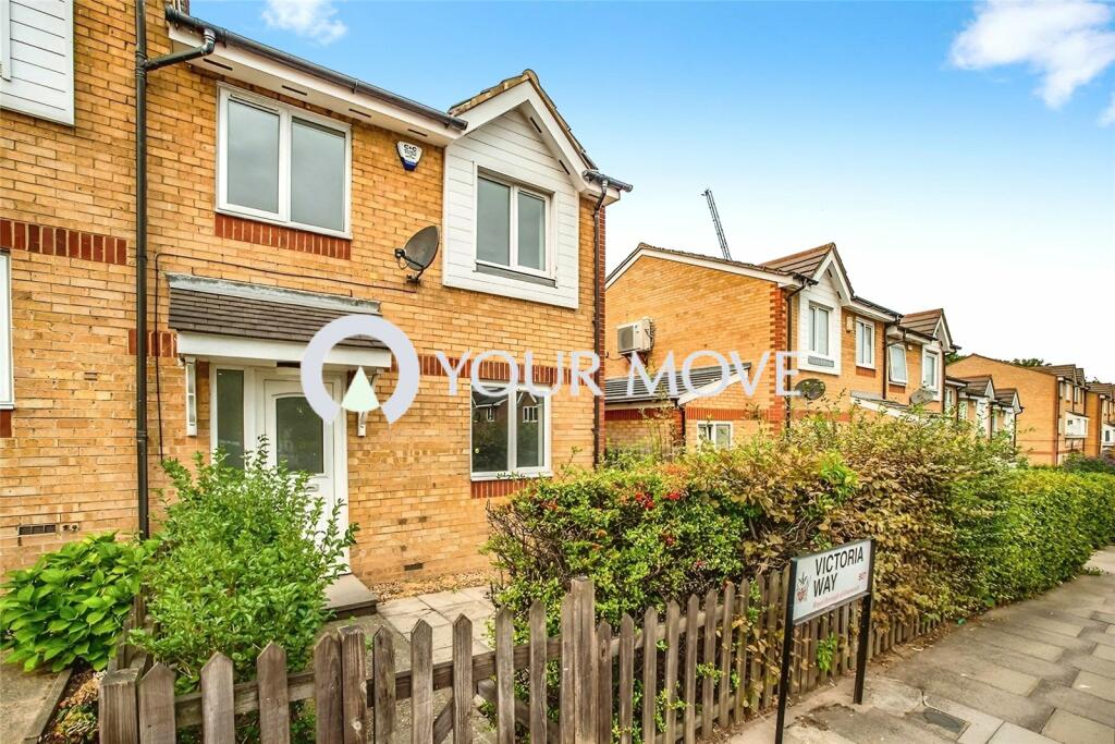 3 bedroom terraced house for rent in Victoria Way, London, SE7