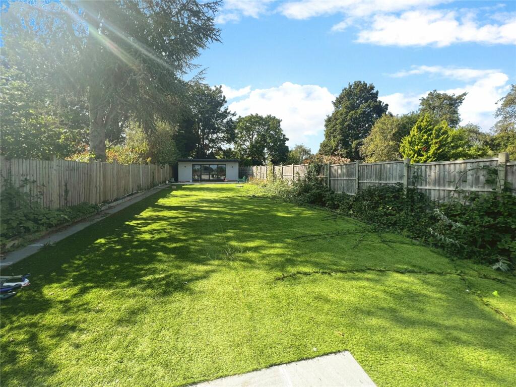 Detached to rent on Brookdene Avenue, Watford, Hertfordshire, WD19