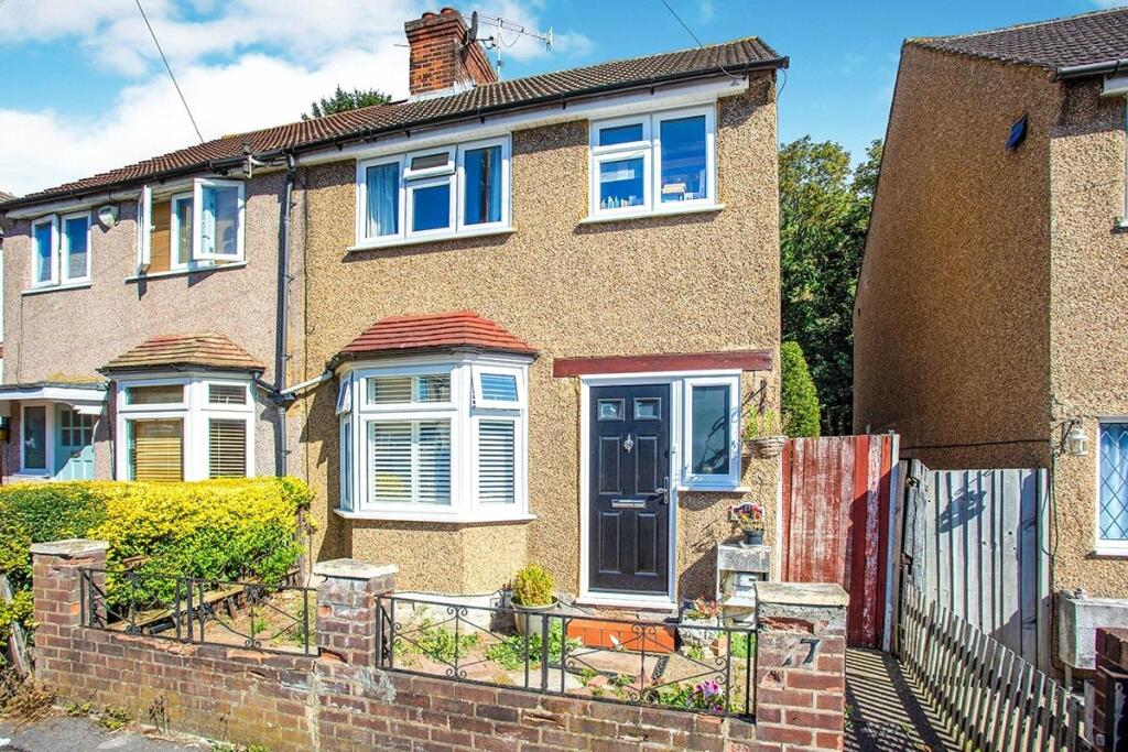 3 bedroom semidetached house for rent in Bendysh Road, Bushey