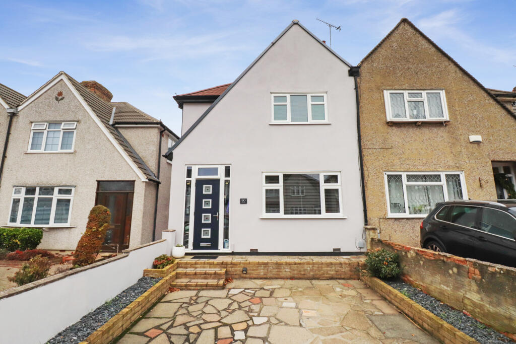 3 bedroom semidetached house for sale in Glenview, London, SE2
