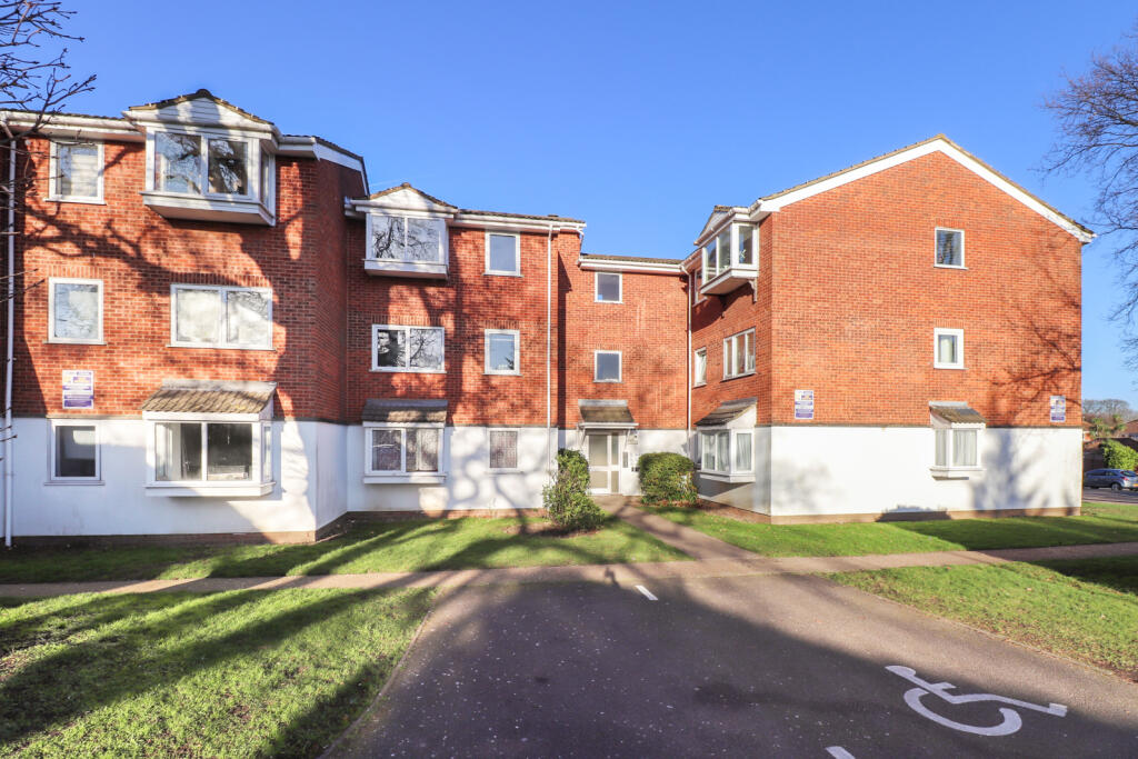 2 bedroom flat for sale in Heathdene Drive, Belvedere, DA17
