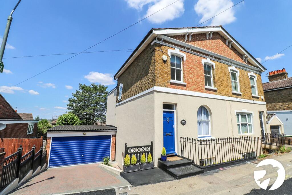 Main image of property: Halt Robin Road, Belvedere, DA17