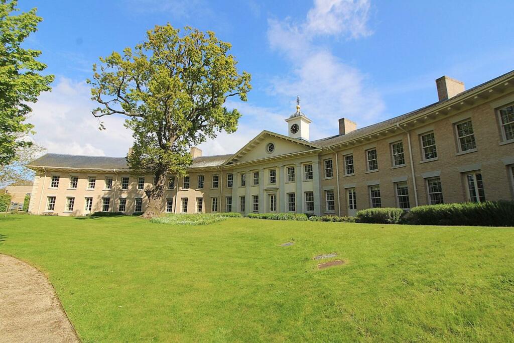 2 bedroom apartment for sale in Mill Lane, Danbury, CM3